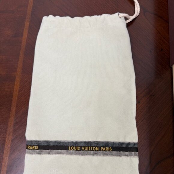 LOUIS-VUITTON-BAHIA-THONG-RUBBER-MONOGRAM-FLIP-FLOP - Picture 3 of 4